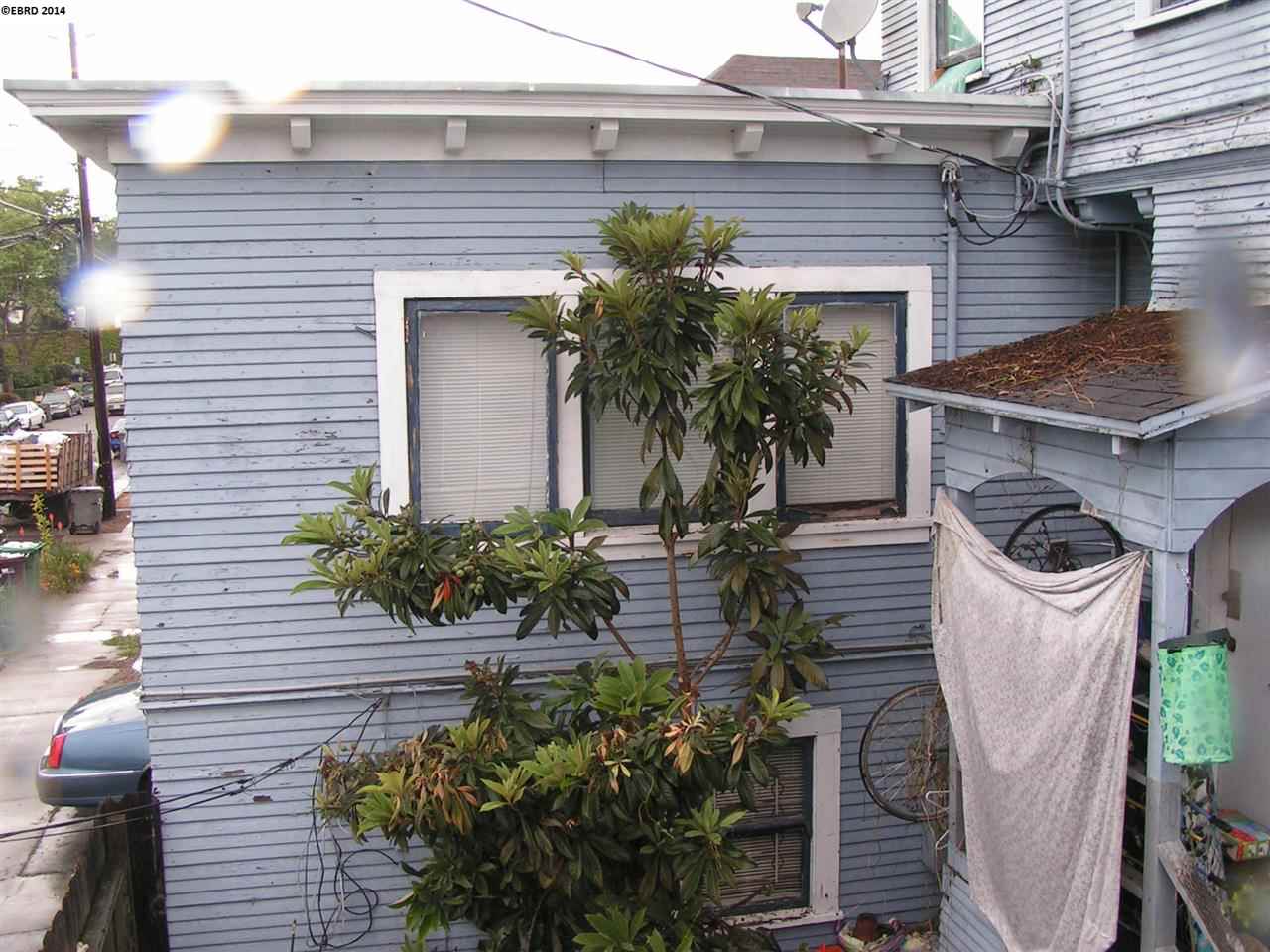 3207 TELEGRAPH, OAKLAND, California 94609, ,Comm Ri Multi-units 5+,For Sale,TELEGRAPH,40651688
