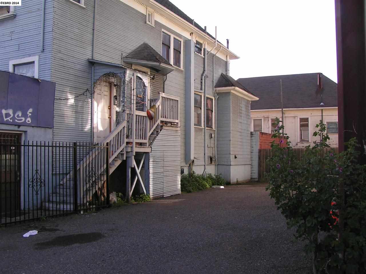 3207 TELEGRAPH, OAKLAND, California 94609, ,Comm Ri Multi-units 5+,For Sale,TELEGRAPH,40651688
