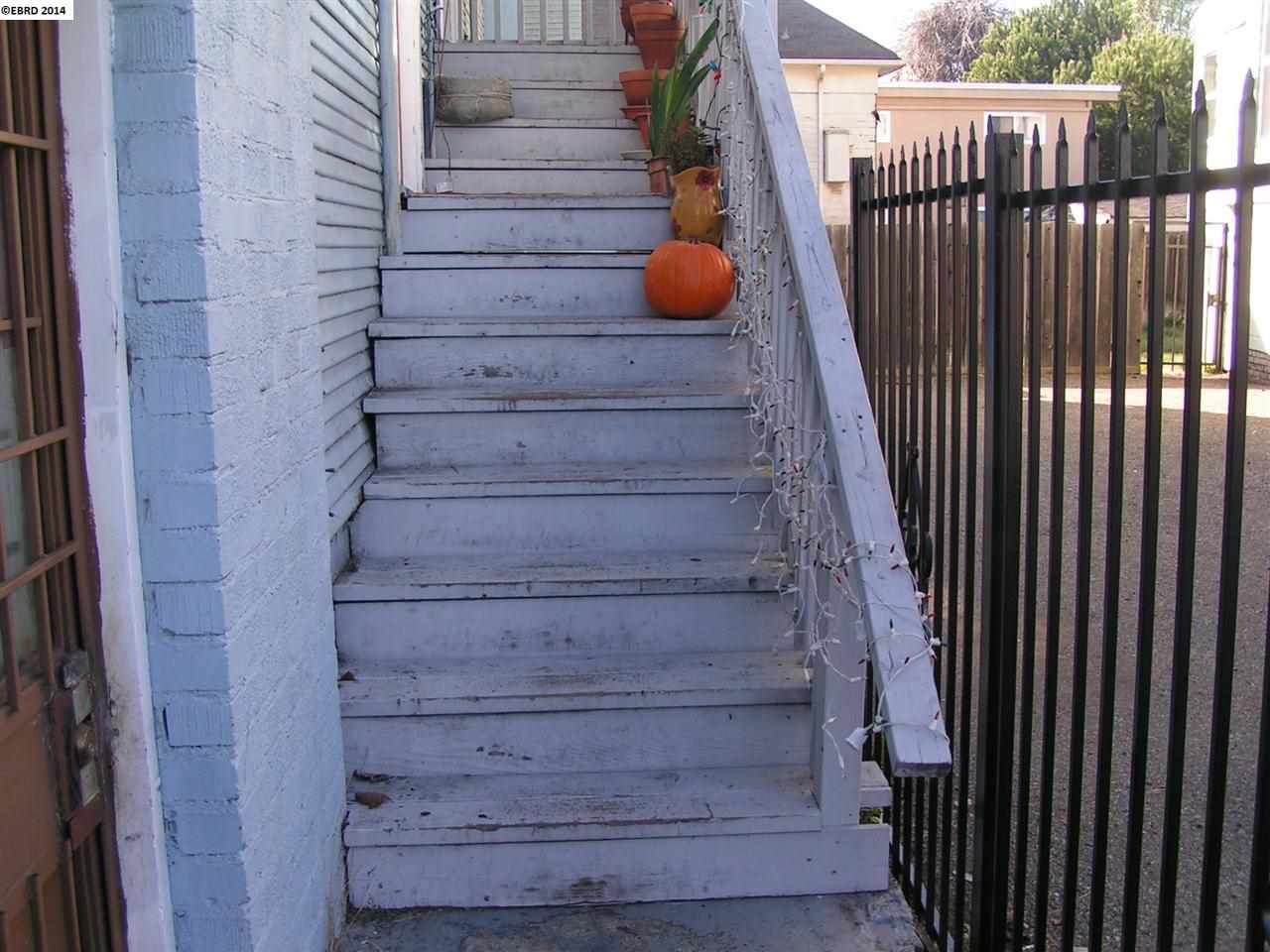 3207 TELEGRAPH, OAKLAND, California 94609, ,Comm Ri Multi-units 5+,For Sale,TELEGRAPH,40651688