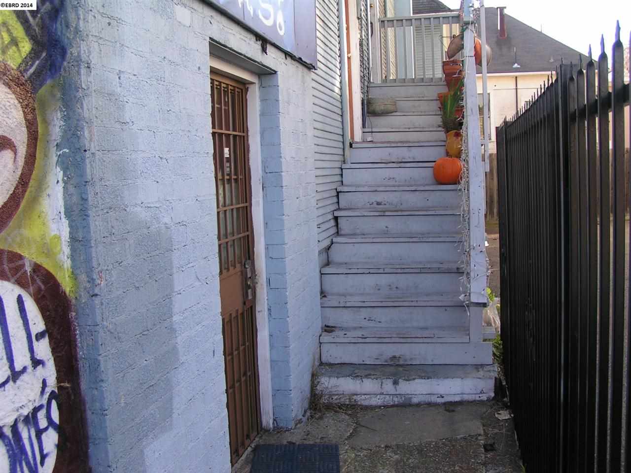 3207 TELEGRAPH, OAKLAND, California 94609, ,Comm Ri Multi-units 5+,For Sale,TELEGRAPH,40651688