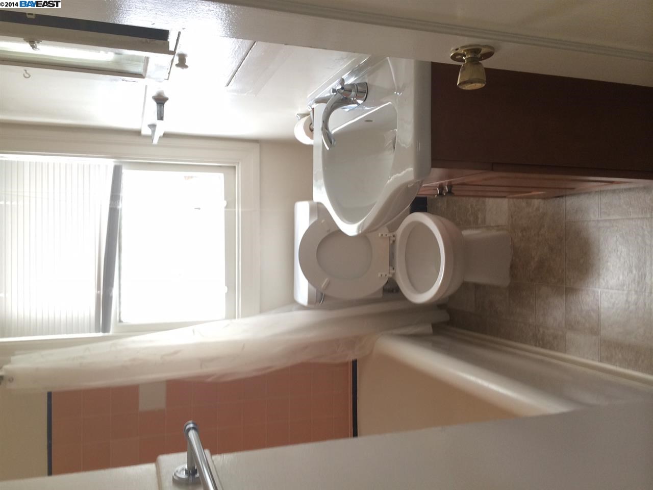 1473 33RD ST, OAKLAND, California 94602-1050, ,Comm Ri Multi-units 5+,For Sale,33RD ST,40652625