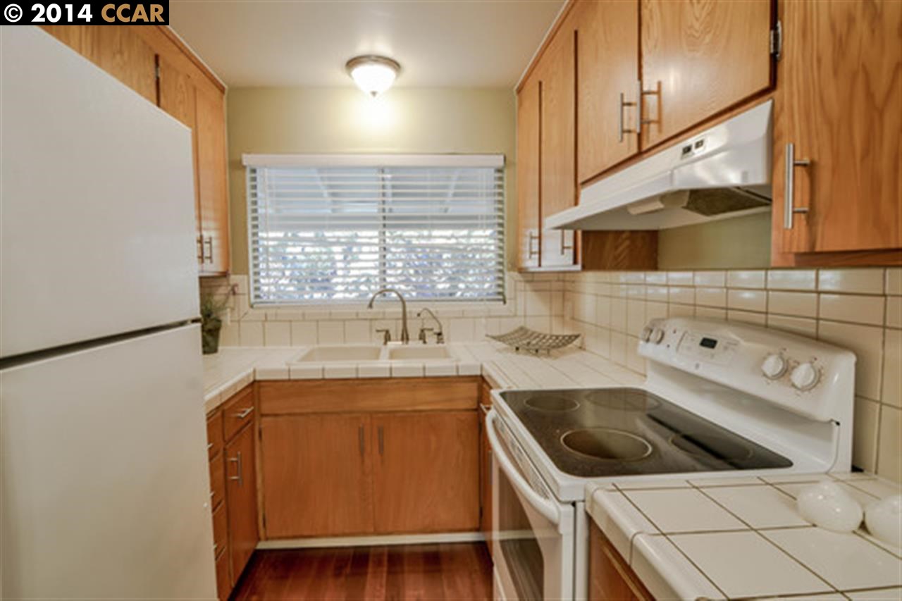 120 Village CT, WALNUT CREEK, California 94596, ,Comm Ri Multi-units 5+,For Sale,Village CT,40653185