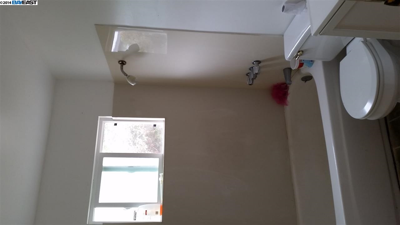 9838 Holly St, OAKLAND, California 94603, ,Comm Ri Multi-units 5+,For Sale,Holly St,40661014