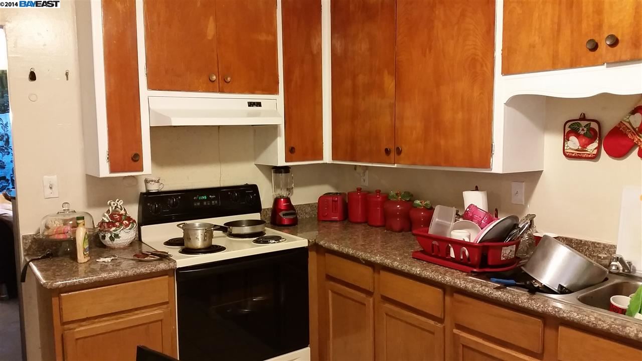 9838 Holly St, OAKLAND, California 94603, ,Comm Ri Multi-units 5+,For Sale,Holly St,40661014