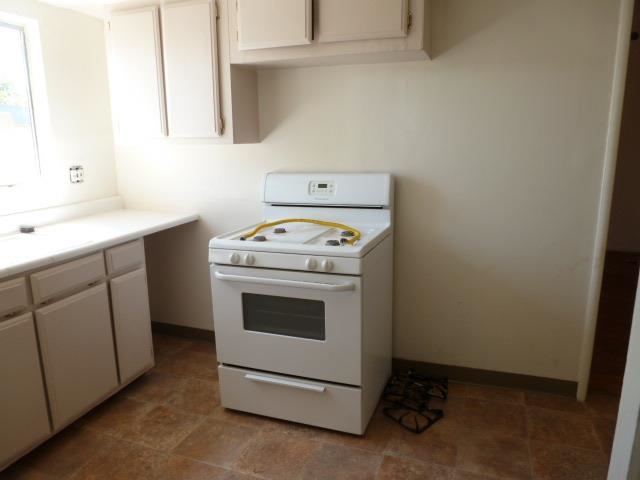 9517 E ST, OAKLAND, California 94603-1353, ,Comm Ri Multi-units 5+,For Sale,E ST,40661136