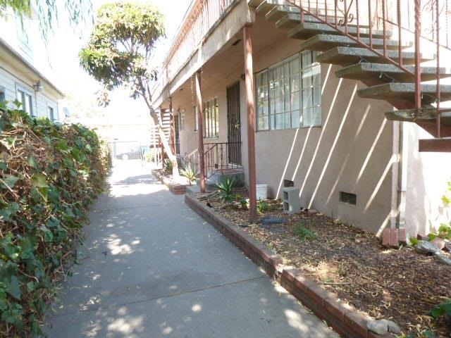 9517 E ST, OAKLAND, California 94603-1353, ,Comm Ri Multi-units 5+,For Sale,E ST,40661136