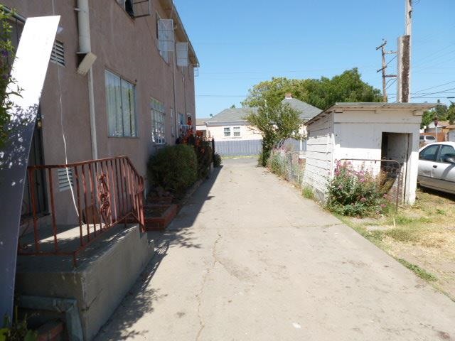 9517 E ST, OAKLAND, California 94603-1353, ,Comm Ri Multi-units 5+,For Sale,E ST,40661136