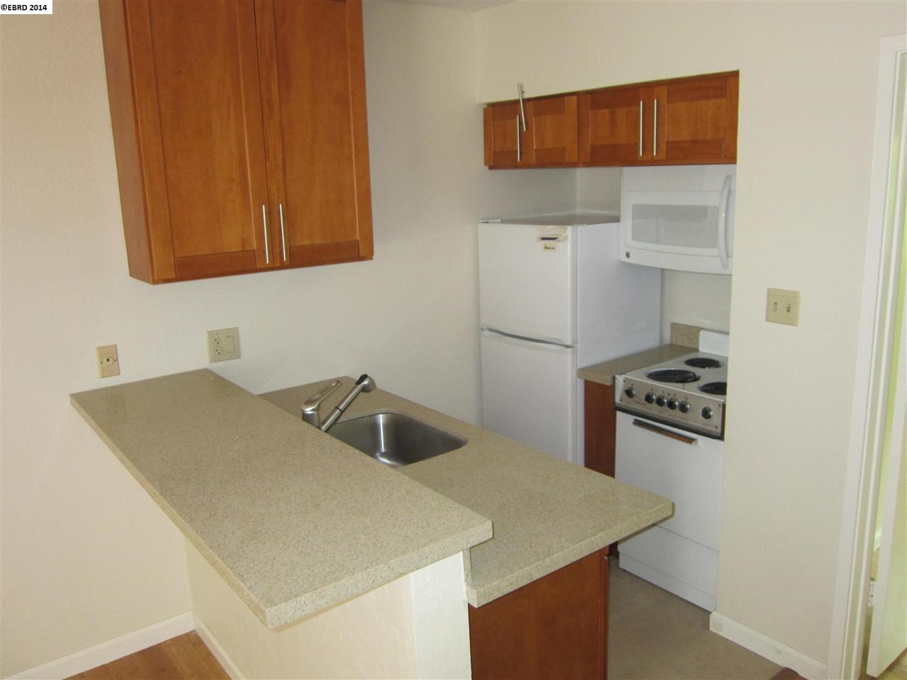323 ALCATRAZ AVE, OAKLAND, California 94618-1303, ,Comm Ri Multi-units 5+,For Sale,ALCATRAZ AVE,40667835