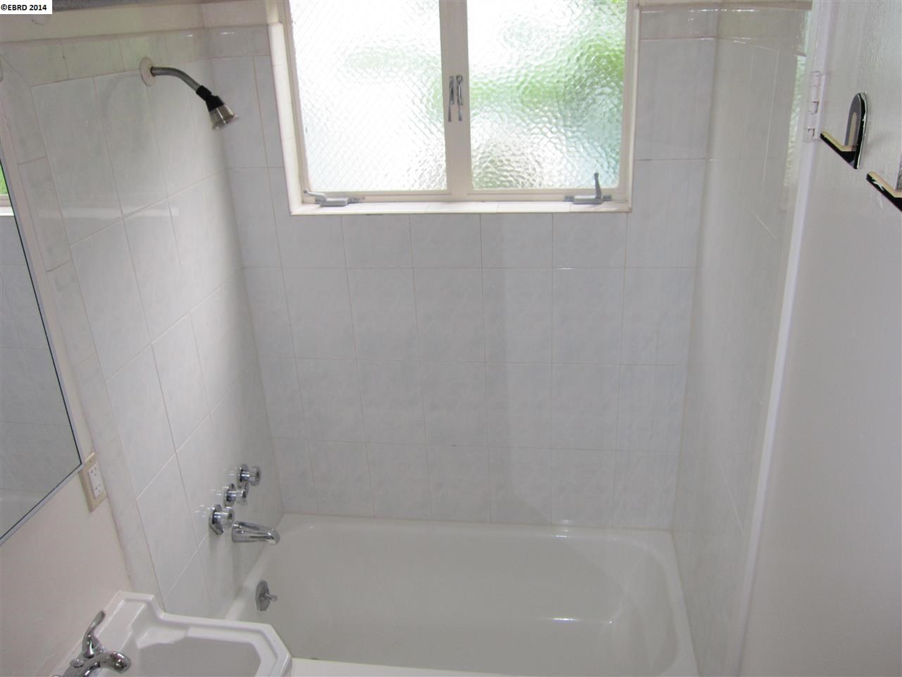 323 ALCATRAZ AVE, OAKLAND, California 94618-1303, ,Comm Ri Multi-units 5+,For Sale,ALCATRAZ AVE,40667835