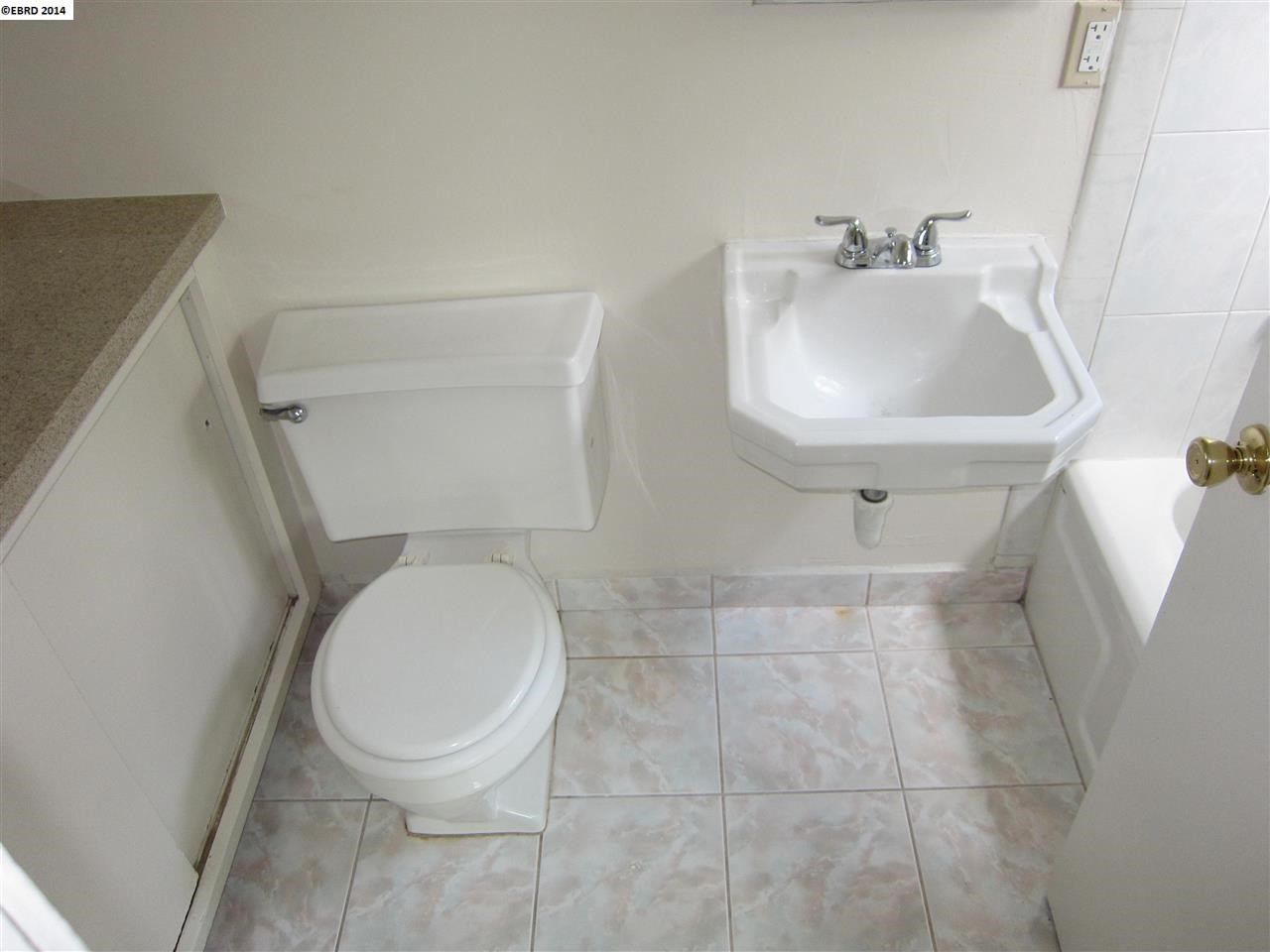 323 ALCATRAZ AVE, OAKLAND, California 94618-1303, ,Comm Ri Multi-units 5+,For Sale,ALCATRAZ AVE,40667835