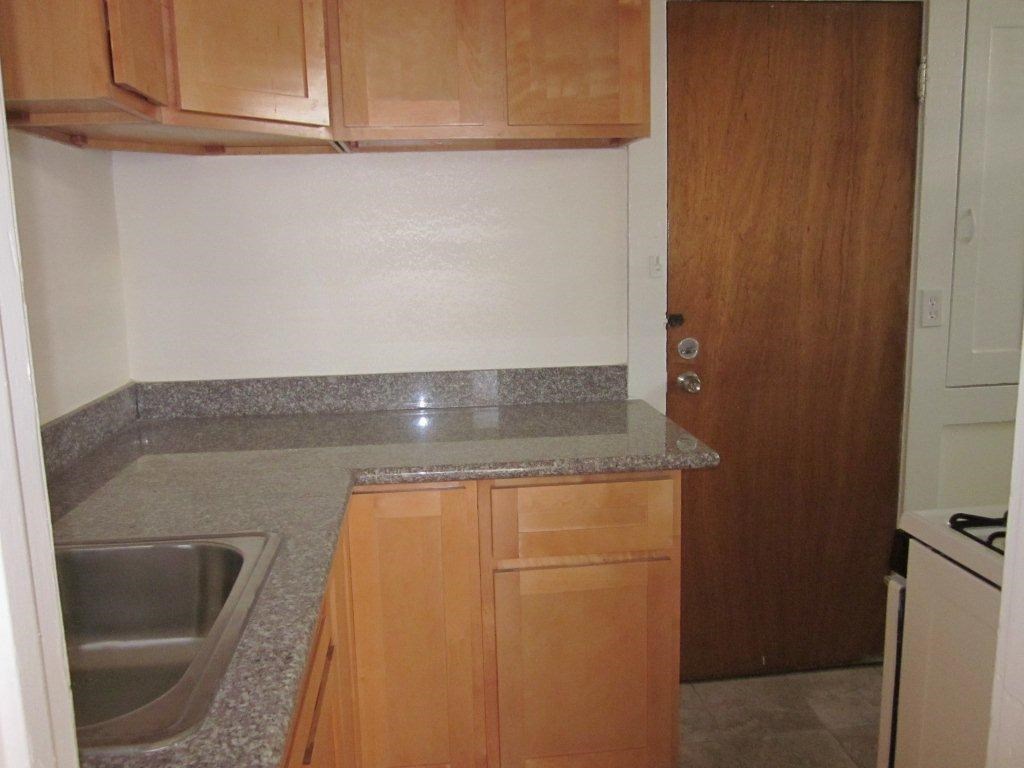 79 10TH ST, OAKLAND, California 94607-4801, ,Comm Ri Multi-units 5+,For Sale,10TH ST,40668563