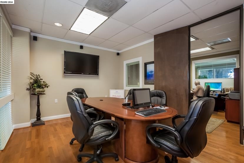 11 Embarcadero West #220, OAKLAND, California 94607, ,Comm Industrial For Lease,For Rent,Embarcadero West #220,40939633
