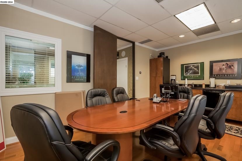 11 Embarcadero West #220, OAKLAND, California 94607, ,Comm Industrial For Lease,For Rent,Embarcadero West #220,40939633