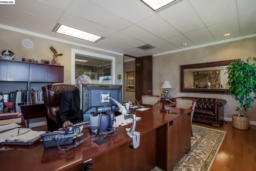 11 Embarcadero West #220, OAKLAND, California 94607, ,Comm Industrial For Lease,For Rent,Embarcadero West #220,40939633