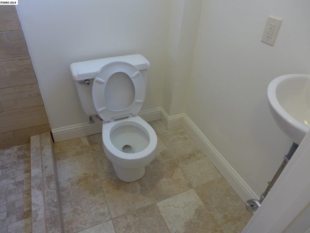 546 Merrimac Street, OAKLAND, California 94612-1791, ,Comm Ri Multi-units 5+,For Sale,Merrimac Street,40681144