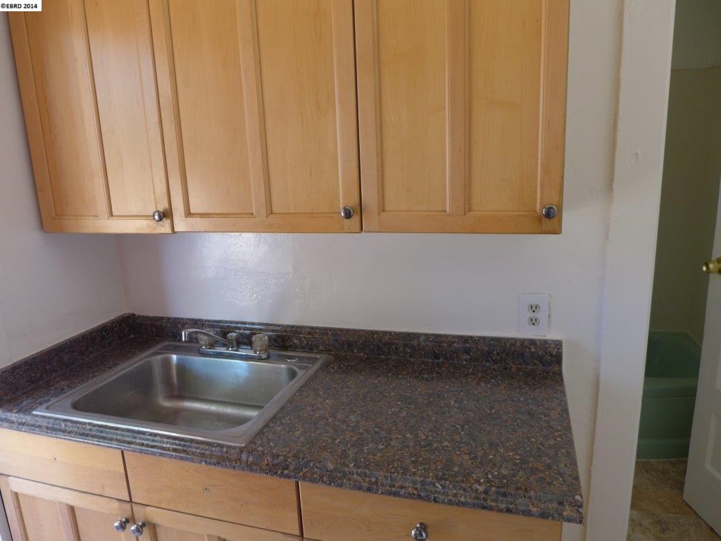 546 Merrimac Street, OAKLAND, California 94612-1791, ,Comm Ri Multi-units 5+,For Sale,Merrimac Street,40681144
