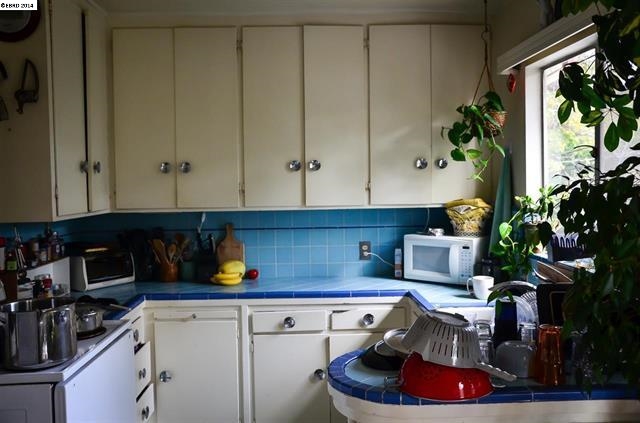 2515 Ivy Dr, OAKLAND, California 94606, ,Comm Ri Multi-units 5+,For Sale,Ivy Dr,40682608