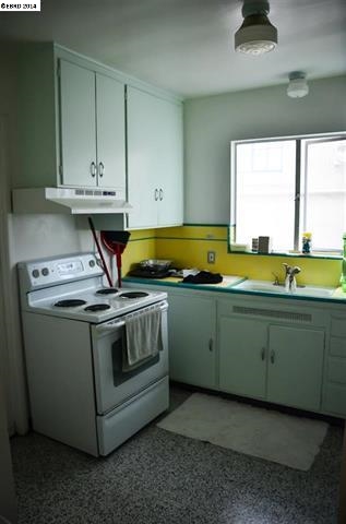 2515 Ivy Dr, OAKLAND, California 94606, ,Comm Ri Multi-units 5+,For Sale,Ivy Dr,40682608