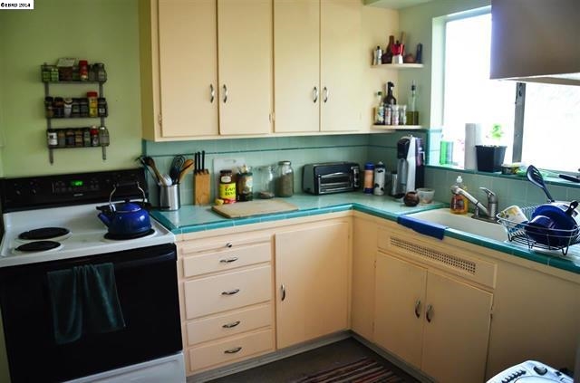 2515 Ivy Dr, OAKLAND, California 94606, ,Comm Ri Multi-units 5+,For Sale,Ivy Dr,40682608