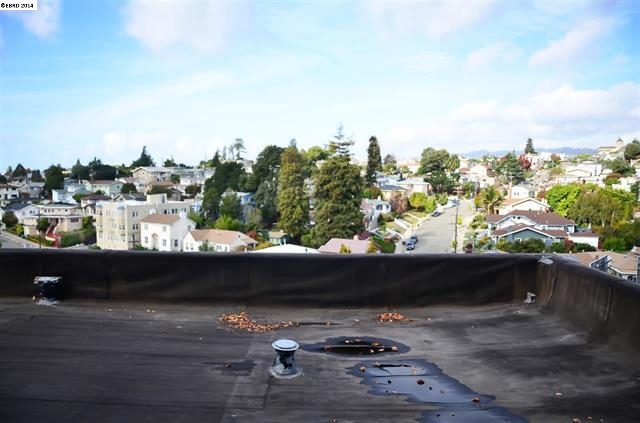 2515 Ivy Dr, OAKLAND, California 94606, ,Comm Ri Multi-units 5+,For Sale,Ivy Dr,40682608