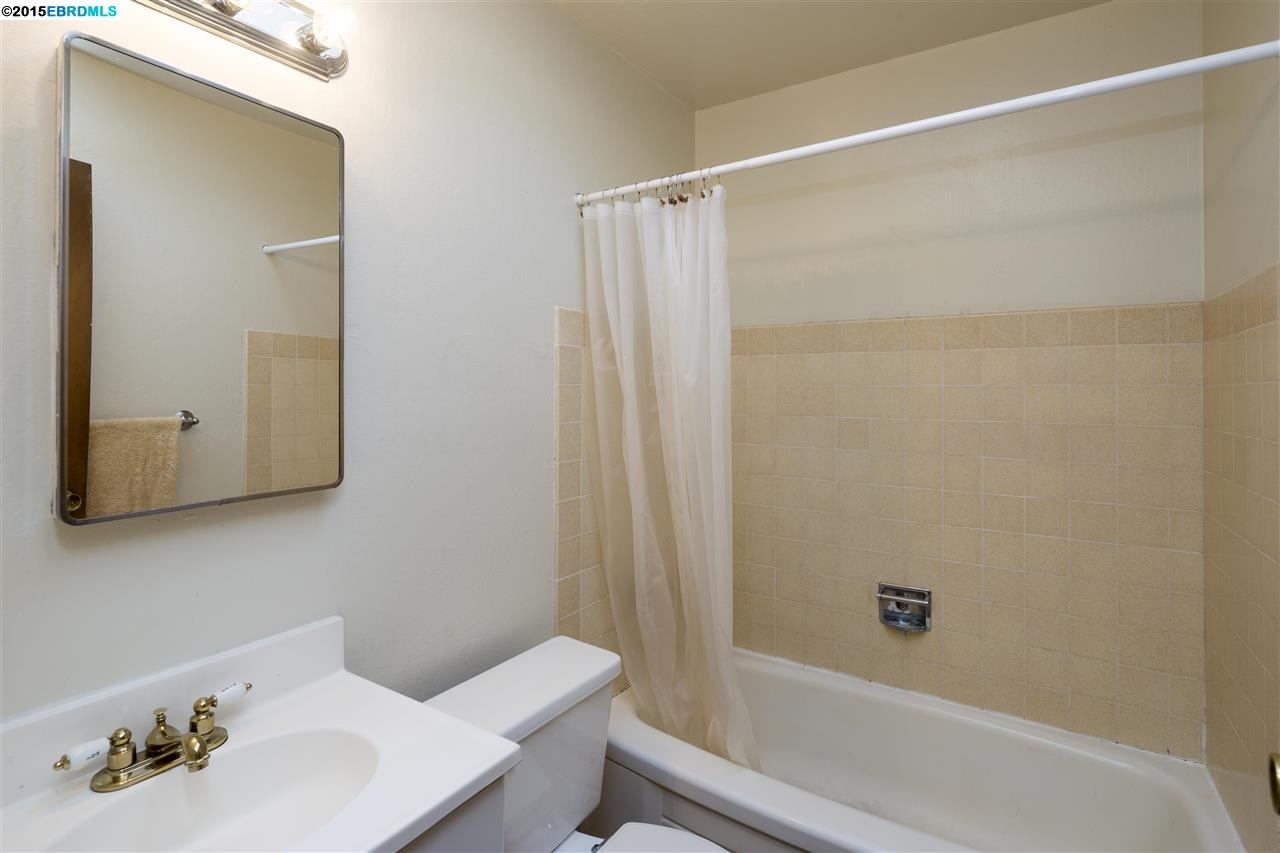 6329 Shattuck, OAKLAND, California 94609-1238, ,Comm Ri Multi-units 5+,For Sale,Shattuck,40683913