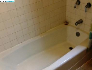 864 34th Street, OAKLAND, California 94608, ,Comm Ri Multi-units 5+,For Sale,34th Street,40684958