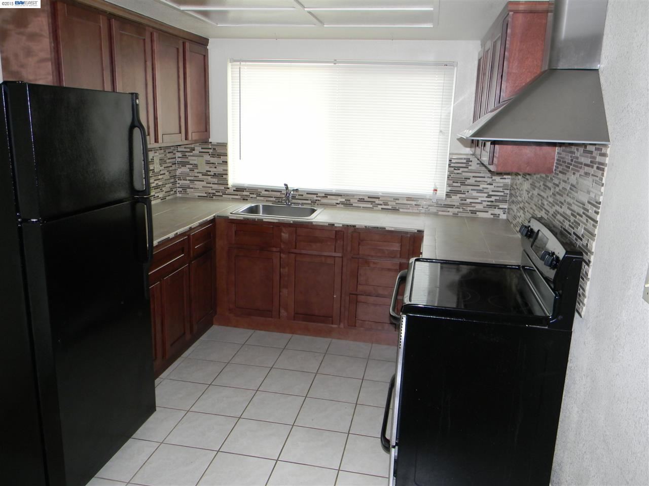 688 San Leandro Blvd, SAN LEANDRO, California 94577-1558, ,Comm Ri Multi-units 5+,For Sale,San Leandro Blvd,40685896