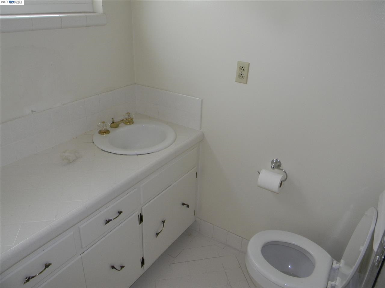 688 San Leandro Blvd, SAN LEANDRO, California 94577-1558, ,Comm Ri Multi-units 5+,For Sale,San Leandro Blvd,40685896