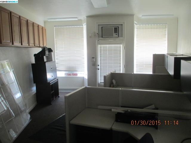 245 MacArthur Blvd, SAN LEANDRO, California 94577, ,Comm Industrial For Lease,For Rent,MacArthur Blvd,40939873