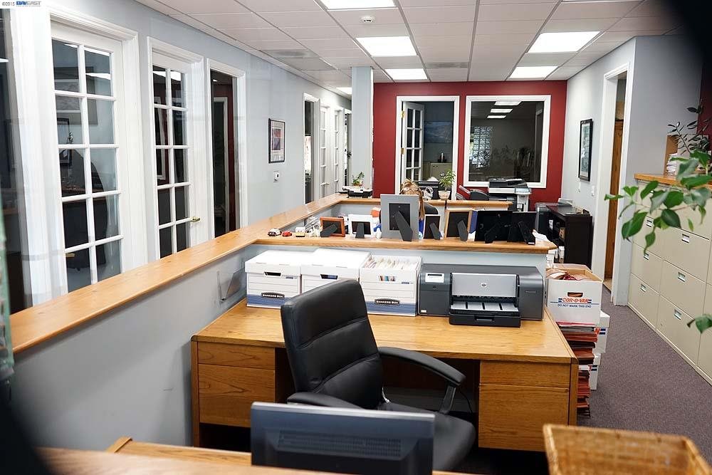 4471-B Stoneridge Dr., PLEASANTON, California 94588, ,Comm Industrial For Lease,For Rent,Stoneridge Dr.,40939888