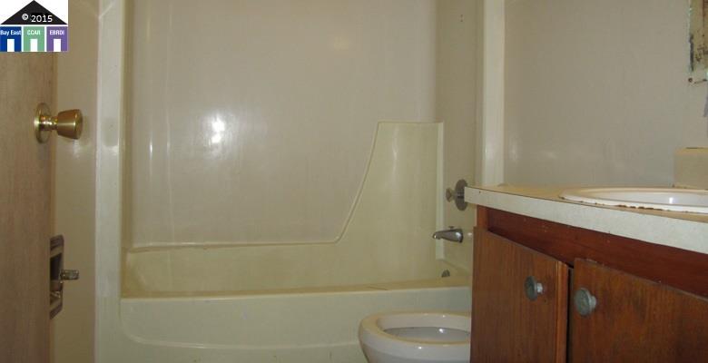 2011 7th Avenue, OAKLAND, California 94606, ,Comm Ri Multi-units 5+,For Sale,7th Avenue,40705254
