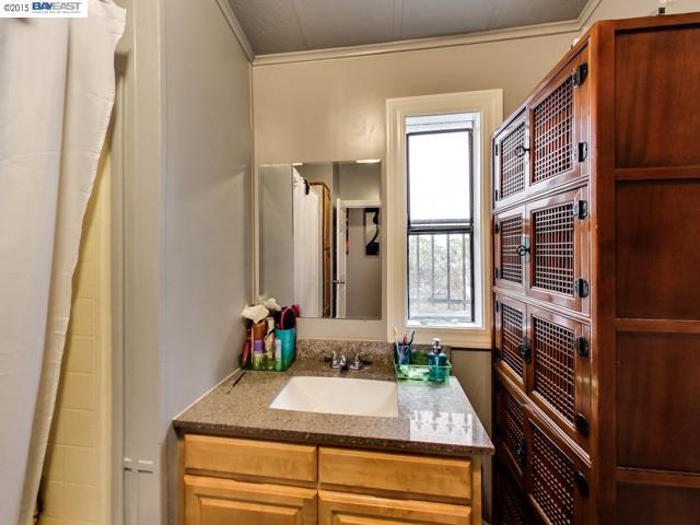 2219 23rd Ave., OAKLAND, California 94606, ,Comm Ri Multi-units 5+,For Sale,23rd Ave.,40715496