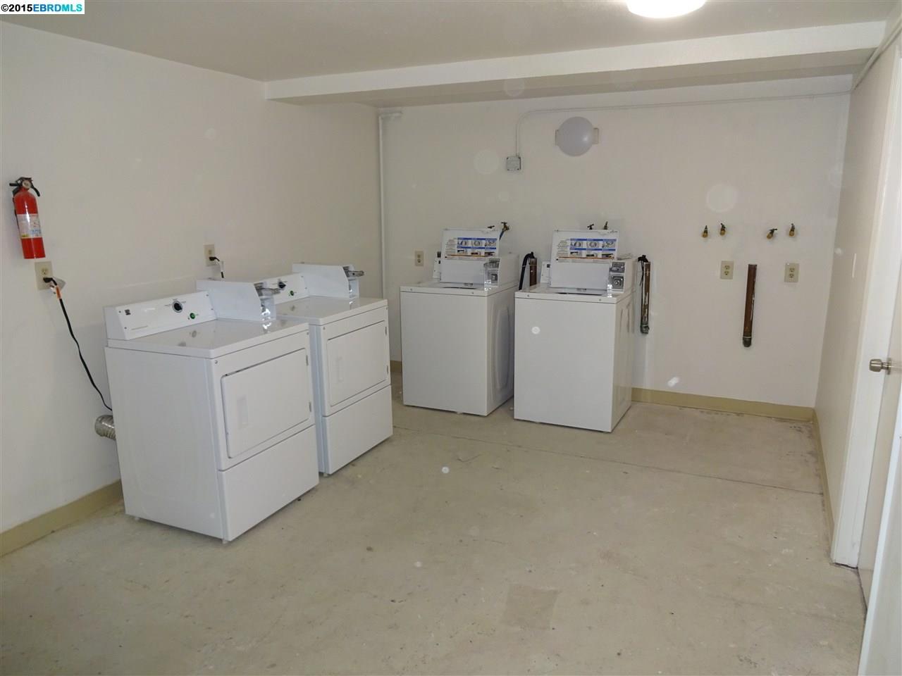 1529 Alcatraz Ave, BERKELEY, California 94703, ,Comm Ri Multi-units 5+,For Sale,Alcatraz Ave,40718113
