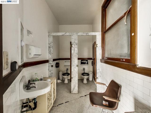 5848 Foothill Blvd., OAKLAND, California 94605, ,Comm Ri Multi-units 5+,For Sale,Foothill Blvd.,40722683