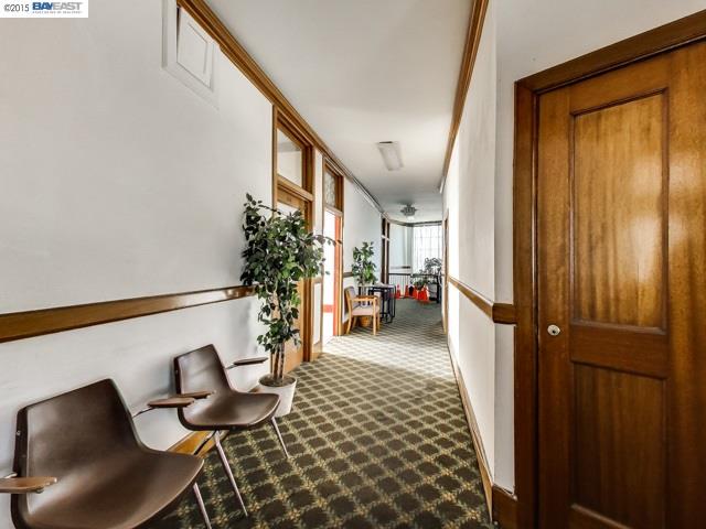 5848 Foothill Blvd., OAKLAND, California 94605, ,Comm Ri Multi-units 5+,For Sale,Foothill Blvd.,40722683