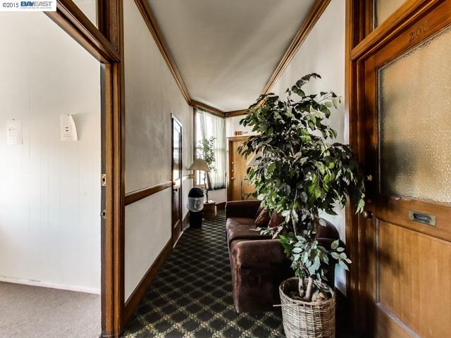 5848 Foothill Blvd., OAKLAND, California 94605, ,Comm Ri Multi-units 5+,For Sale,Foothill Blvd.,40722683