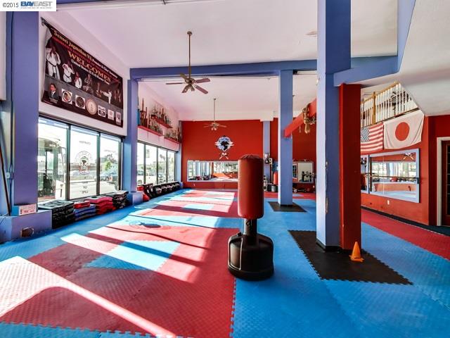 5848 Foothill Blvd., OAKLAND, California 94605, ,Comm Ri Multi-units 5+,For Sale,Foothill Blvd.,40722683