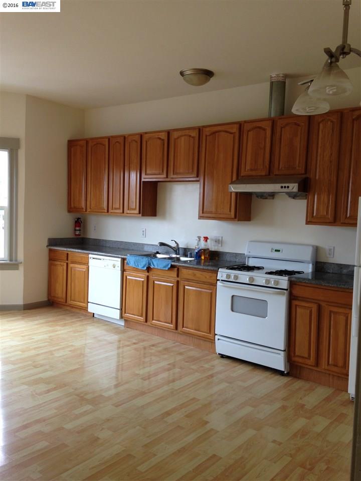 3649 MARTIN LUTHER KING JR WAY, OAKLAND, California 94609-2333, ,Comm Ri Multi-units 5+,For Sale,MARTIN LUTHER KING JR WAY,40724902