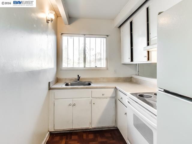 324 105th Ave., OAKLAND, California 94603, ,Comm Ri Multi-units 5+,For Sale,105th Ave.,40726392