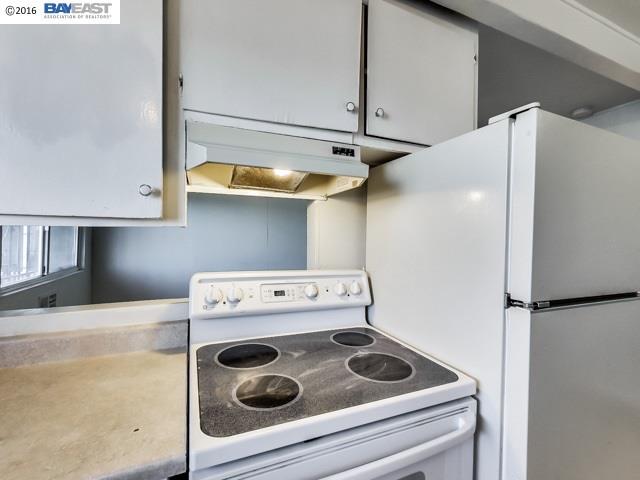 324 105th Ave., OAKLAND, California 94603, ,Comm Ri Multi-units 5+,For Sale,105th Ave.,40726392