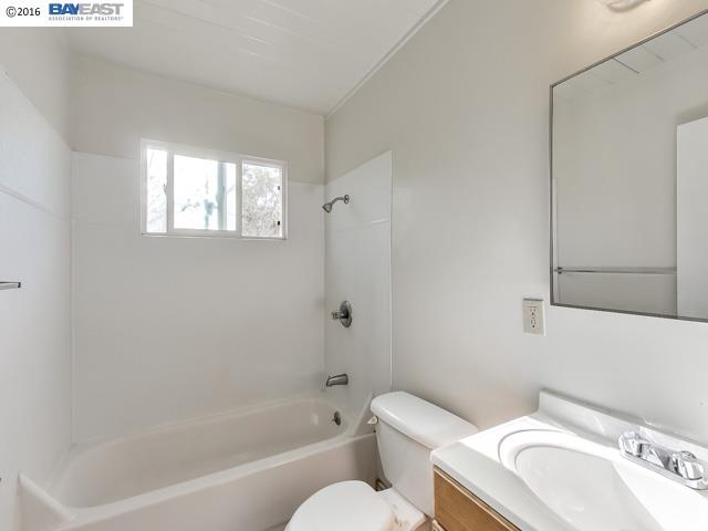 324 105th Ave., OAKLAND, California 94603, ,Comm Ri Multi-units 5+,For Sale,105th Ave.,40726392