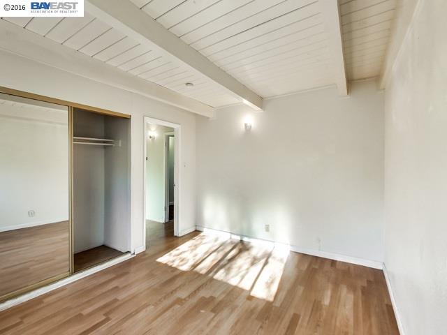 324 105th Ave., OAKLAND, California 94603, ,Comm Ri Multi-units 5+,For Sale,105th Ave.,40726392