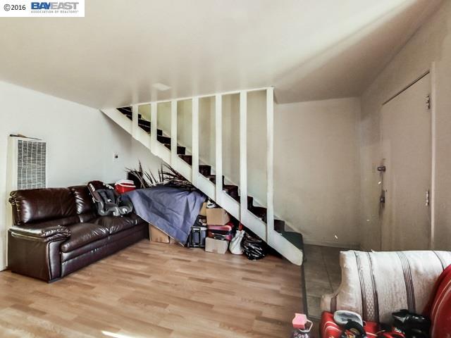 324 105th Ave., OAKLAND, California 94603, ,Comm Ri Multi-units 5+,For Sale,105th Ave.,40726392
