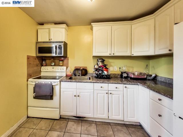 324 105th Ave., OAKLAND, California 94603, ,Comm Ri Multi-units 5+,For Sale,105th Ave.,40726392