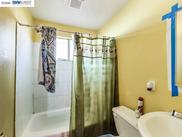 324 105th Ave., OAKLAND, California 94603, ,Comm Ri Multi-units 5+,For Sale,105th Ave.,40726392