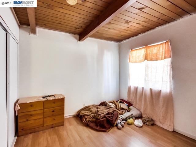 324 105th Ave., OAKLAND, California 94603, ,Comm Ri Multi-units 5+,For Sale,105th Ave.,40726392