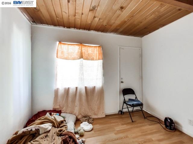 324 105th Ave., OAKLAND, California 94603, ,Comm Ri Multi-units 5+,For Sale,105th Ave.,40726392
