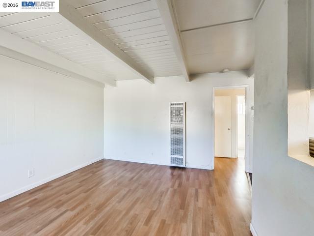324 105th Ave., OAKLAND, California 94603, ,Comm Ri Multi-units 5+,For Sale,105th Ave.,40726392