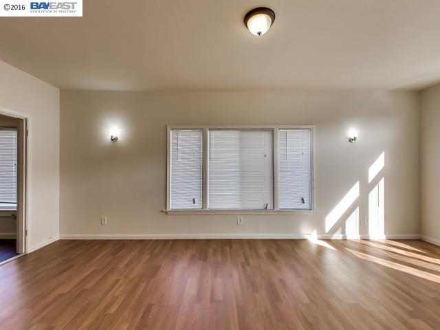1945 26th Avenue, OAKLAND, California 94601, ,Comm Ri Multi-units 5+,For Sale,26th Avenue,40727570