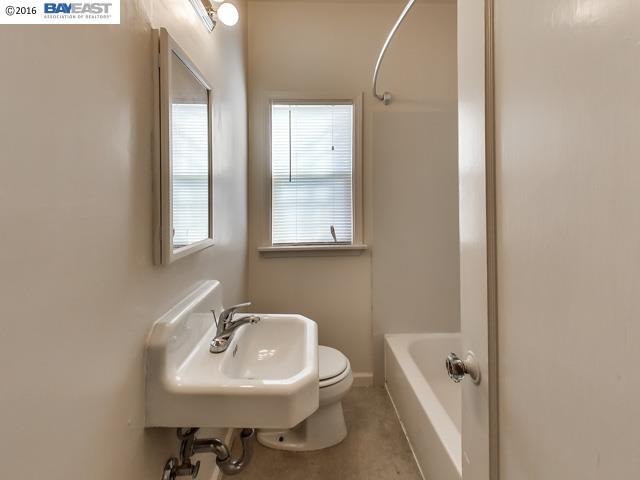 1945 26th Avenue, OAKLAND, California 94601, ,Comm Ri Multi-units 5+,For Sale,26th Avenue,40727570